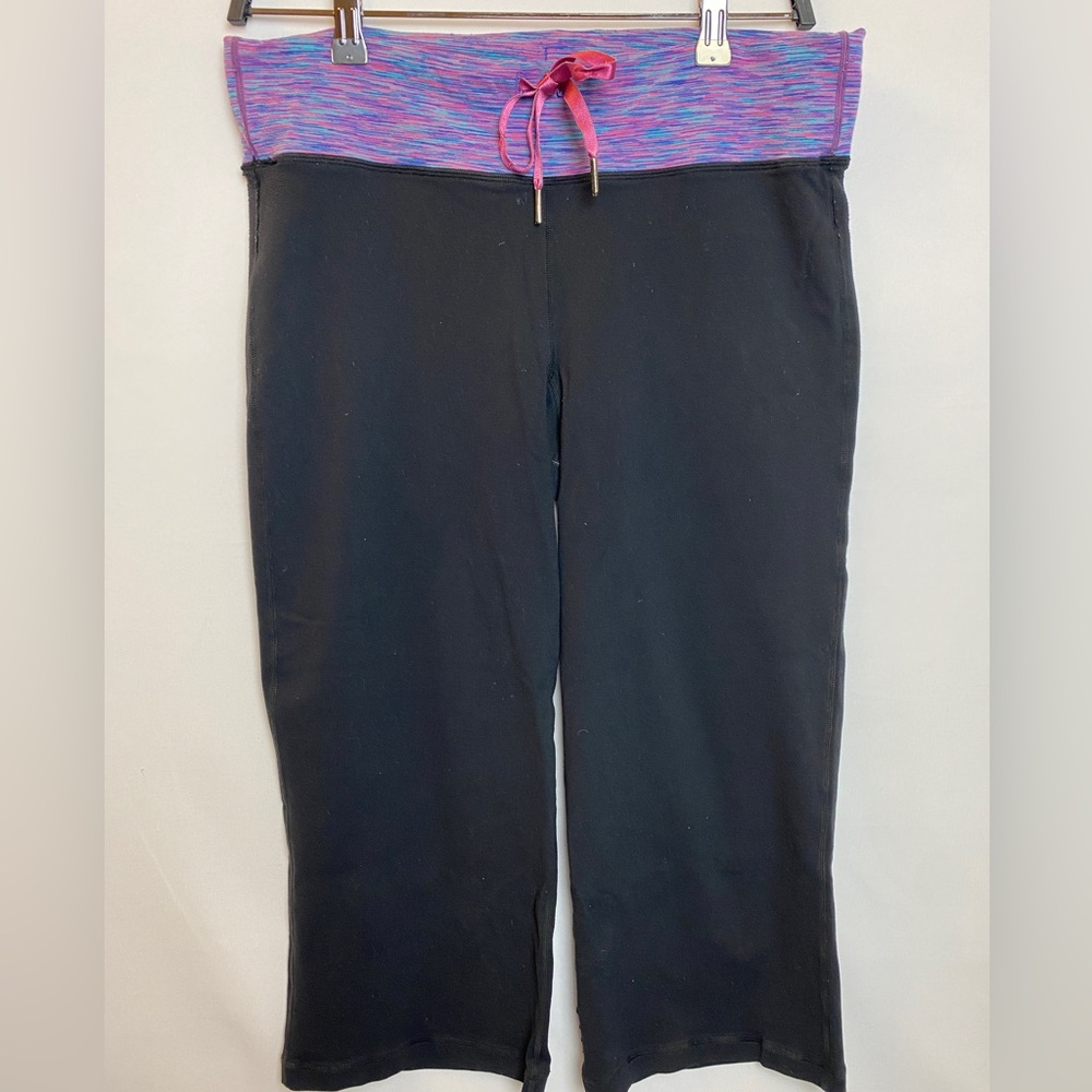 Lululemon Women Black Elastic Waist Split Hem Athletic Workout 22” Crop Leggings